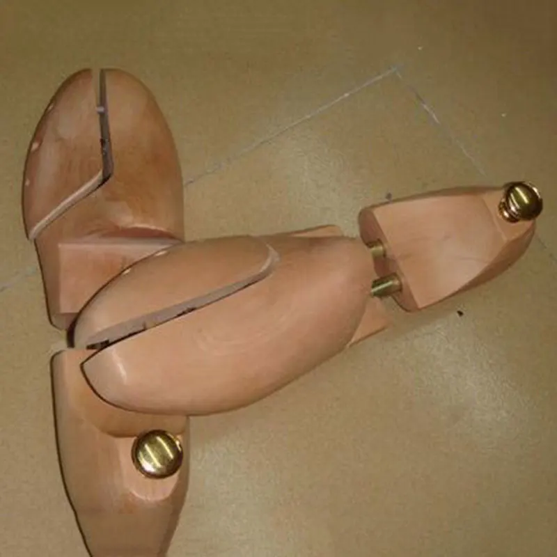 FamtiYard 2Pcs Stretcher Twin Tube Red Cedar Wood Adjustable Shoe Shaper Men's Shoe Tree Expander