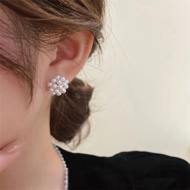 New Korean Fashion Trend Zircon Round Pearl Stud Earrings for Women Girls Simple Small White Flower Pearl Stud Earrings Jewelry