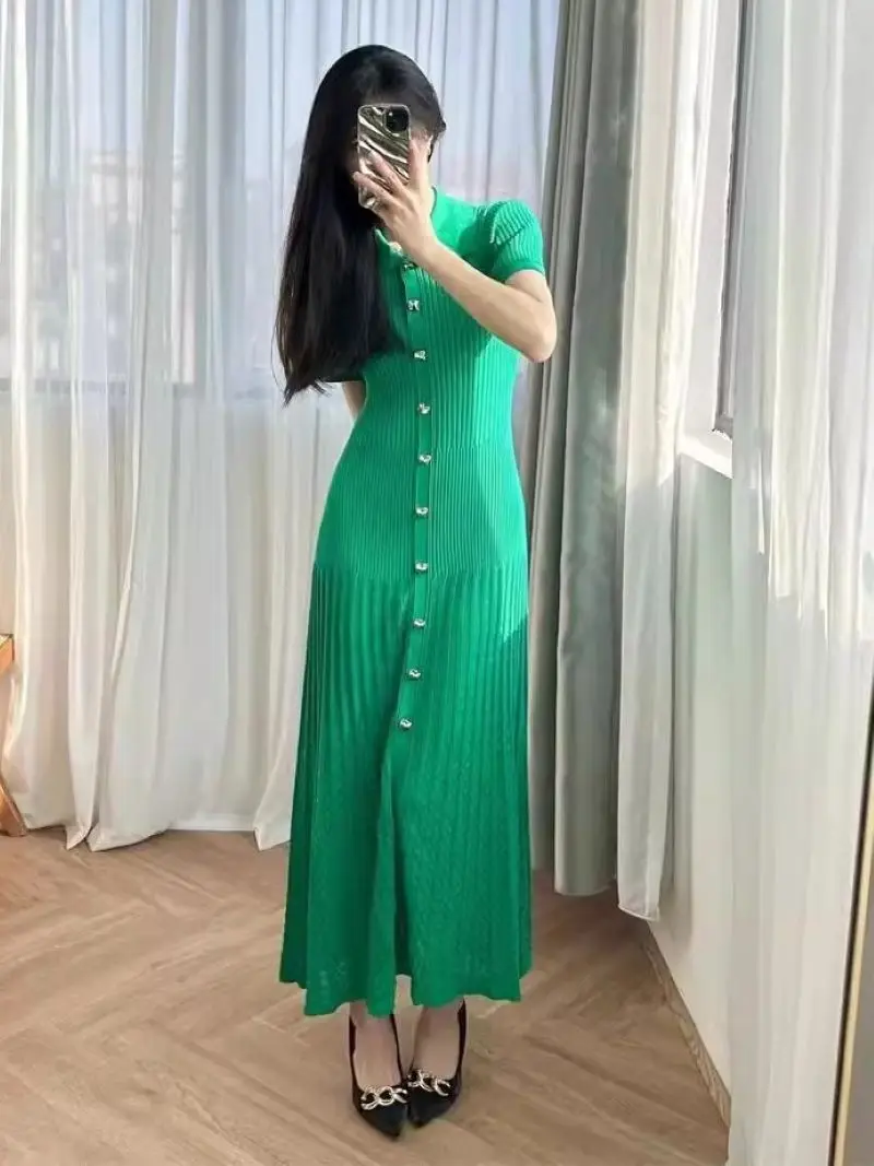 

Женское трикотажное платье средней длины, зеленое или черное однобортное платье с коротким рукавом и отложным воротником, весна 2024