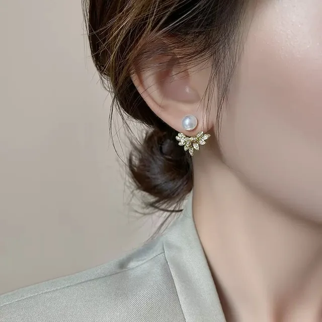 Punk Earrings For Women's Clothing Niche Design Simple Temperament Crystal Pearls A Pair Of Earrings 1