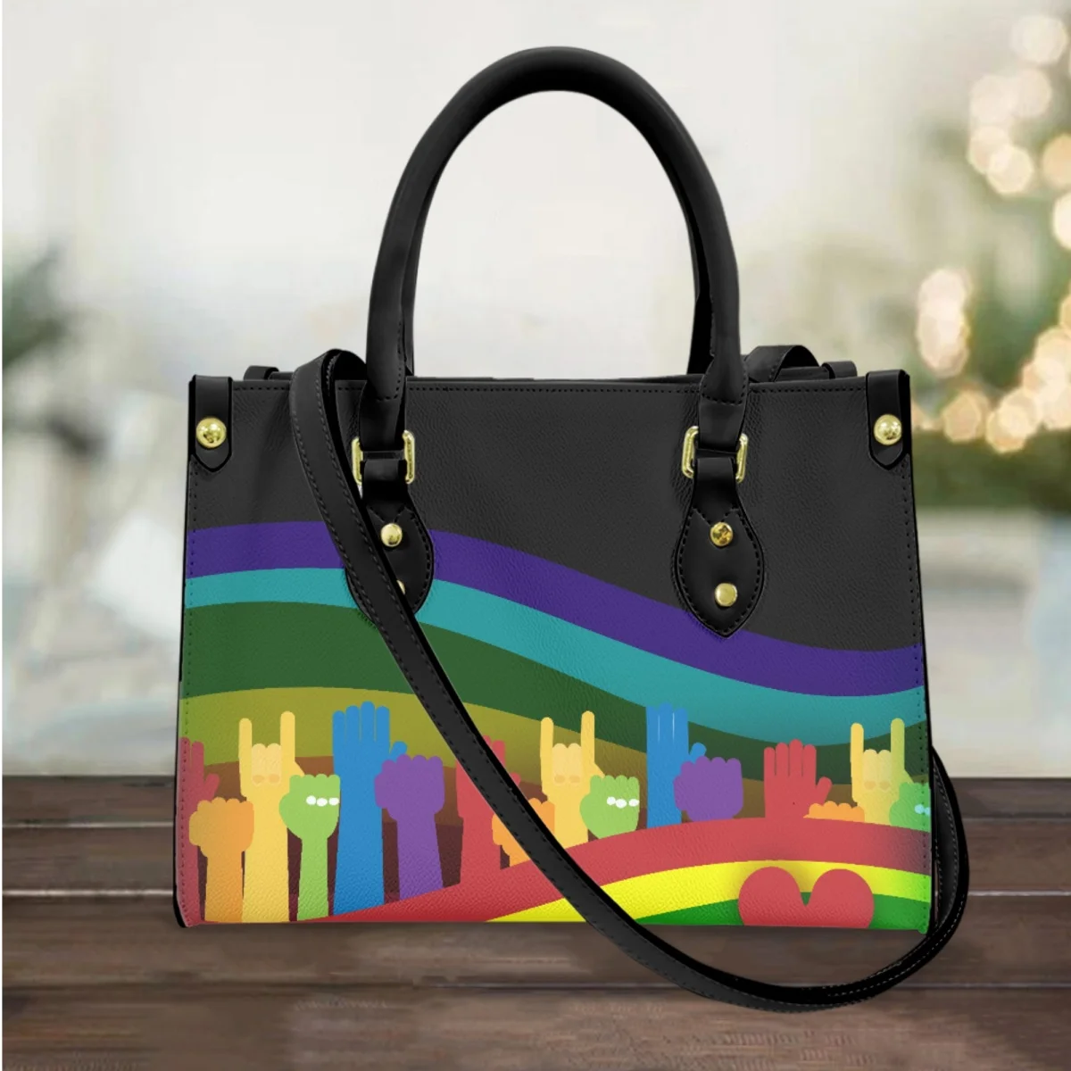 

Женская сумка-почтальонка с радужным флагом, с принтом