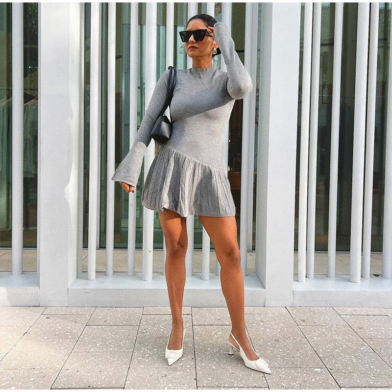 Elegante minivestido de punto con mangas acampanadas para mujer, estilo vintage, liso, cuello alto, ajustado, plisado, corto, para otoño, elegante, de punto
