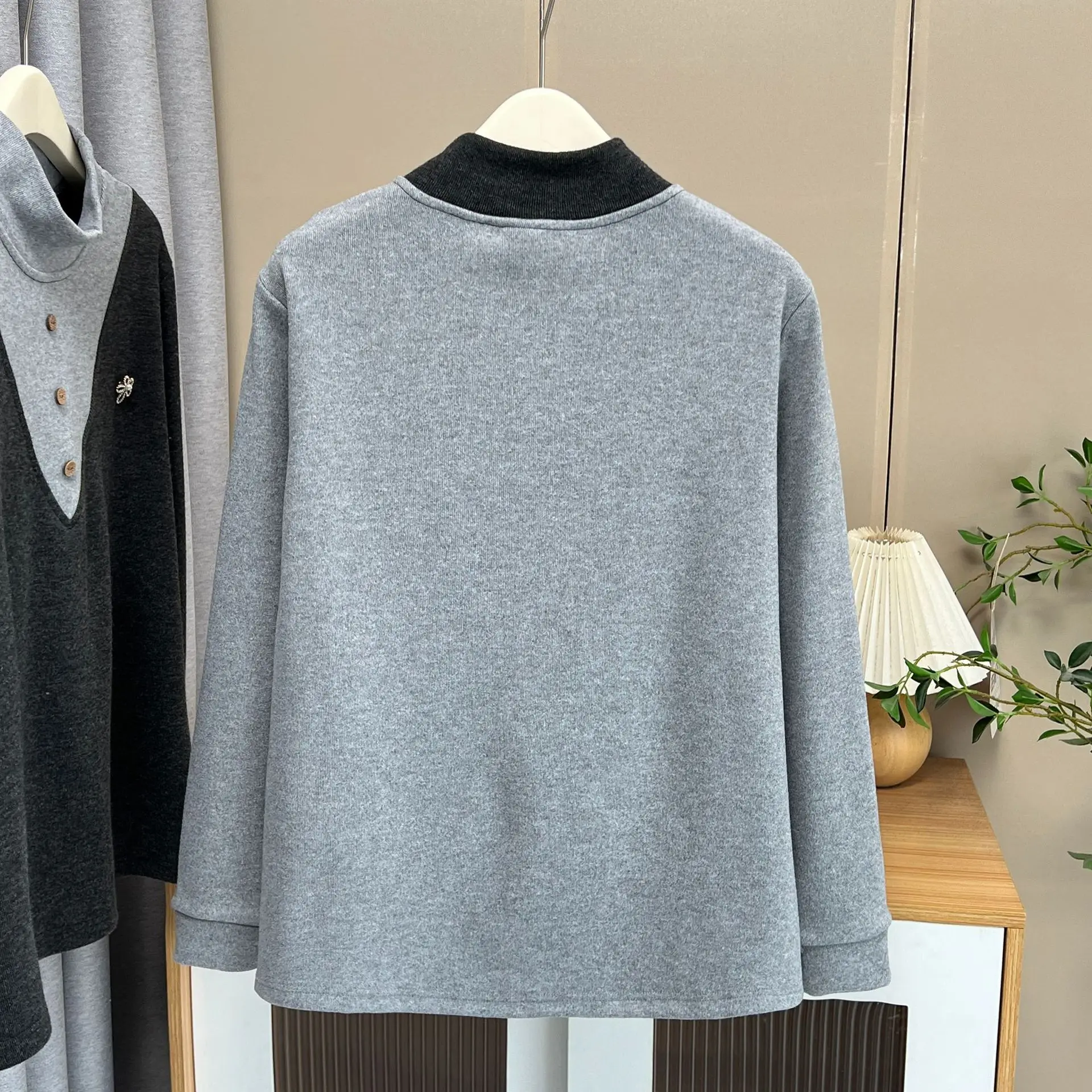 XXXXL Fashion Plus Size Woman Clothing T-Shirt New Autumn And Winter Casual Contrasting Color Fleece Warm Inner Top 8860