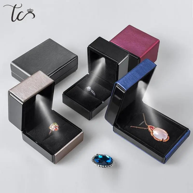 

Creative Led Light Brushed Leather Jewelry Storage Box Engagement Ring Box Necklace Bracelet Bracelet Packaging Box