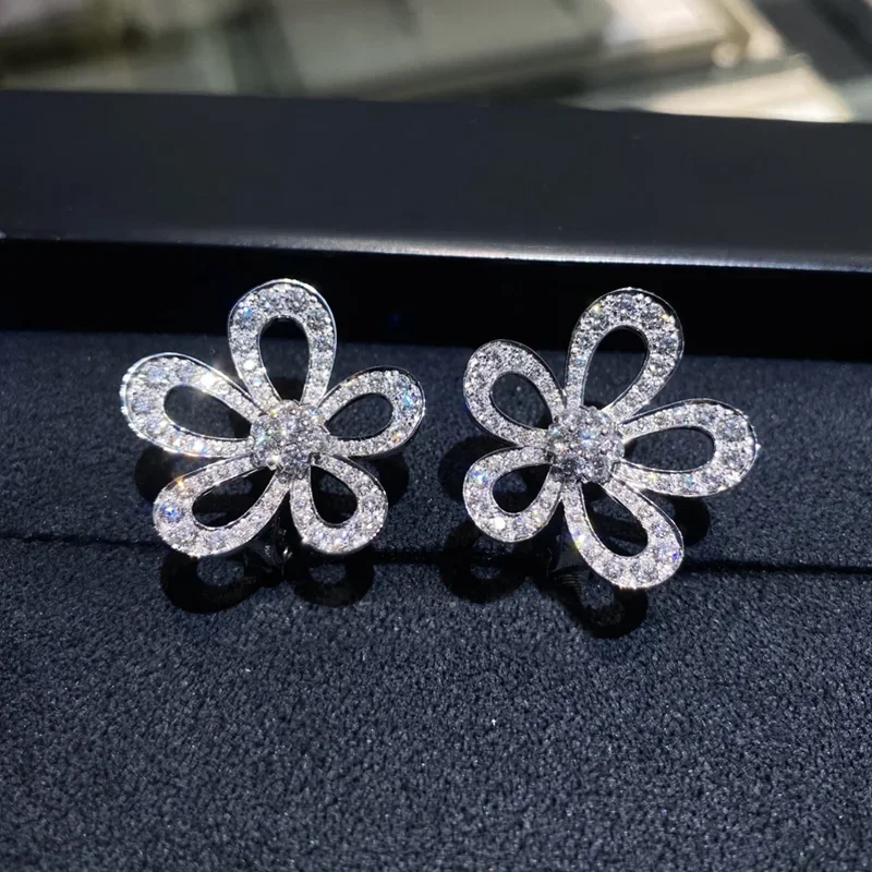 

Женские серьги из серебра 925 пробы, с бриллиантами