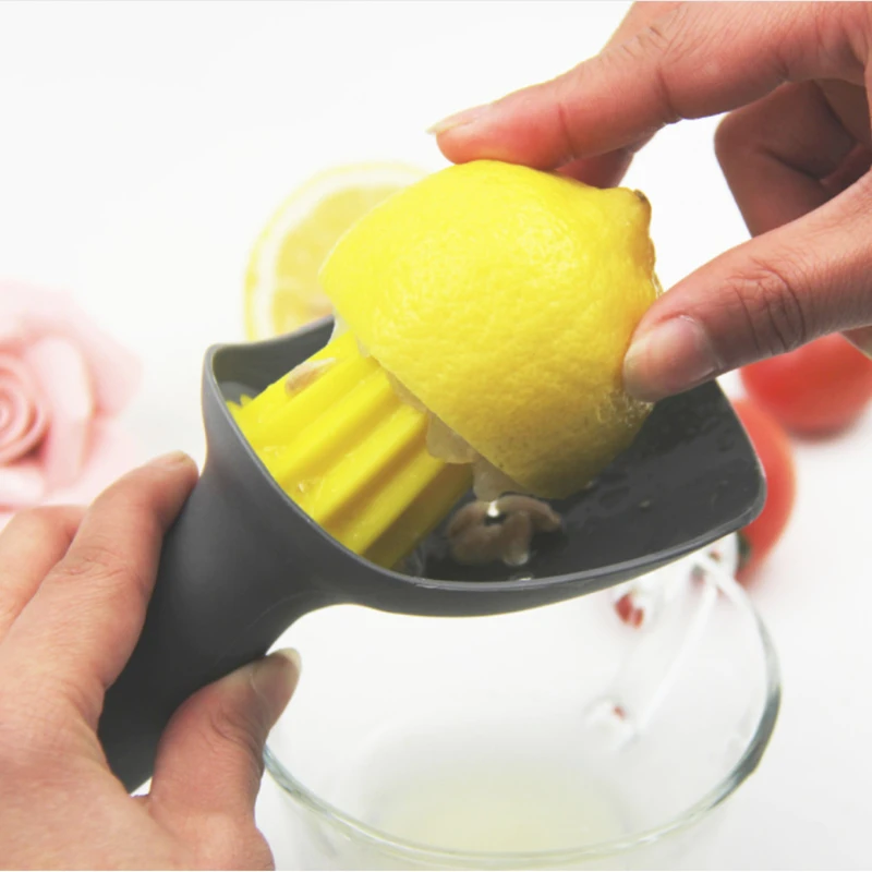 Manual Plastic Citrus Reamer Hand-held Orange Lemon Squeezers Portable Fruit Press