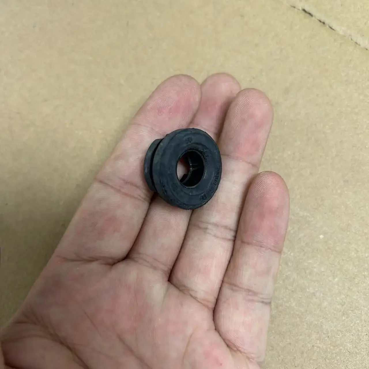 

1pc for BMW MINI R55 R56 R57 R58 R59 R60 Automotive Air Filter Housing Rubber Pier Rubber Pad Rubber Ring