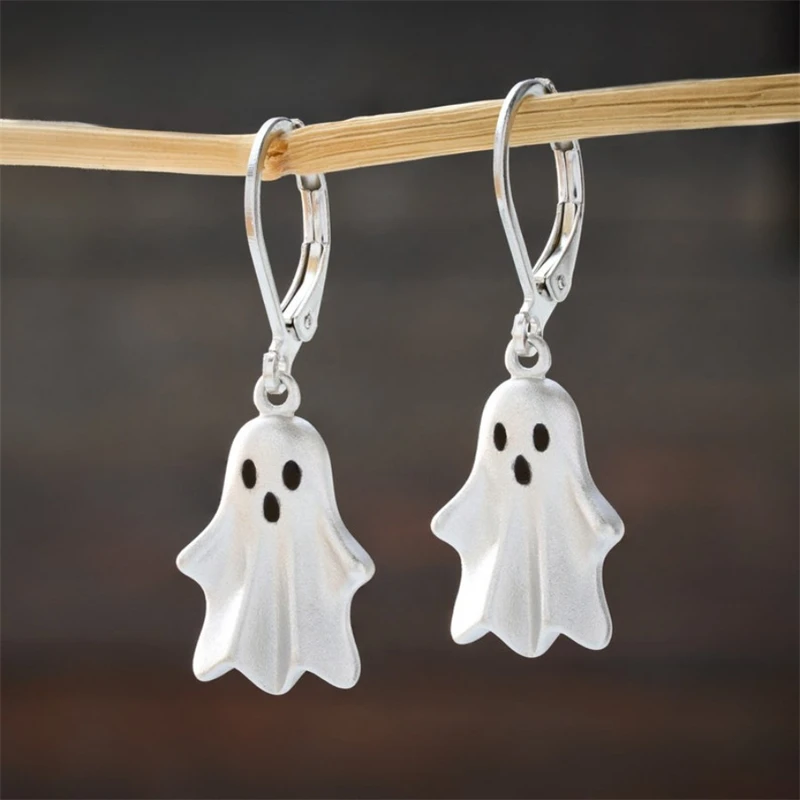Niedliche Halloween-Geister-Ohrhänger für Damen, modische kleine Geister-Creolen, Party-Festival-Allerheiligen-Schmuckgeschenk