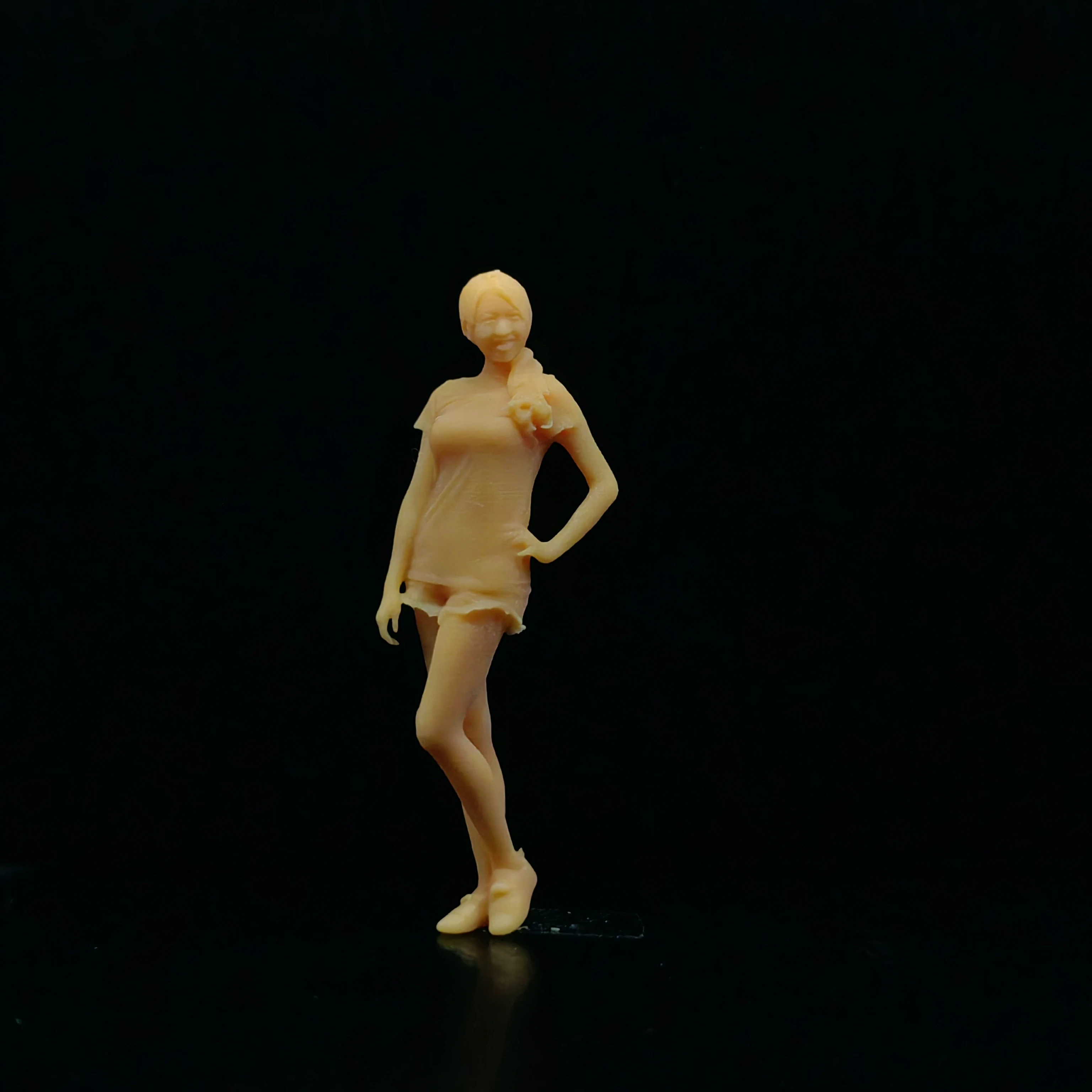 1/64 1/43 Scale Model Resin Twisting And Smiling Womanuncolored