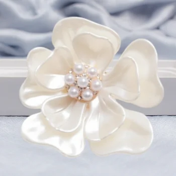 Pearl Flower Brooch 1