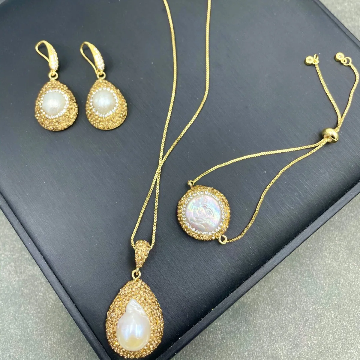 

ST054 European And American Fashion Light Luxury Style Handmade Inlaid With Pearl Zircons Embellish Around Brief Jewelry Set