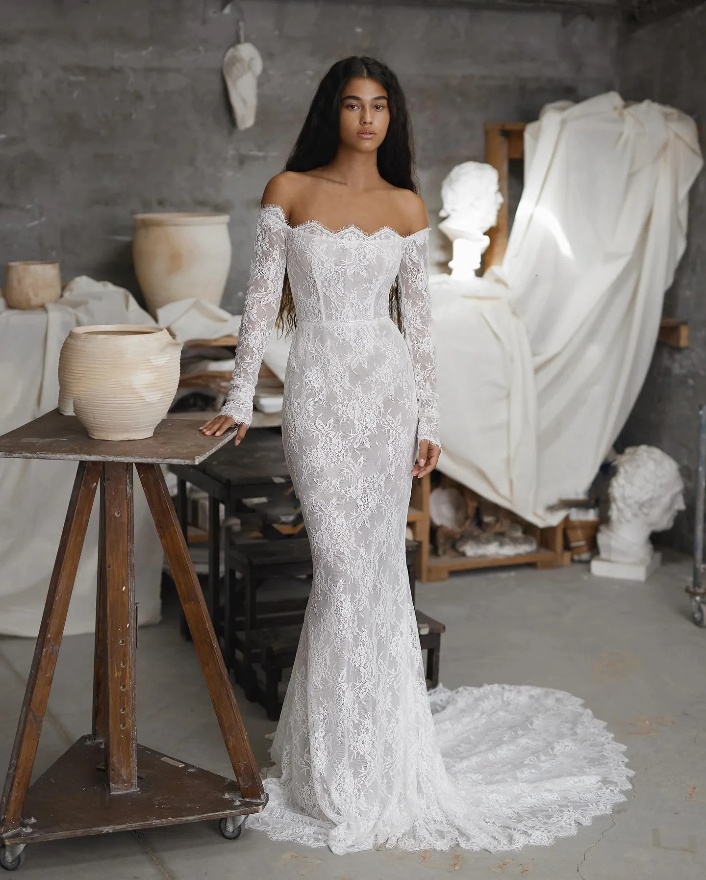 2024 koronkowe sukienki ślubne z długim rękawem Boho z odkrytymi ramionami suknia ślubna syrenka Slim Fit romantyczna szata vestidos de novia
