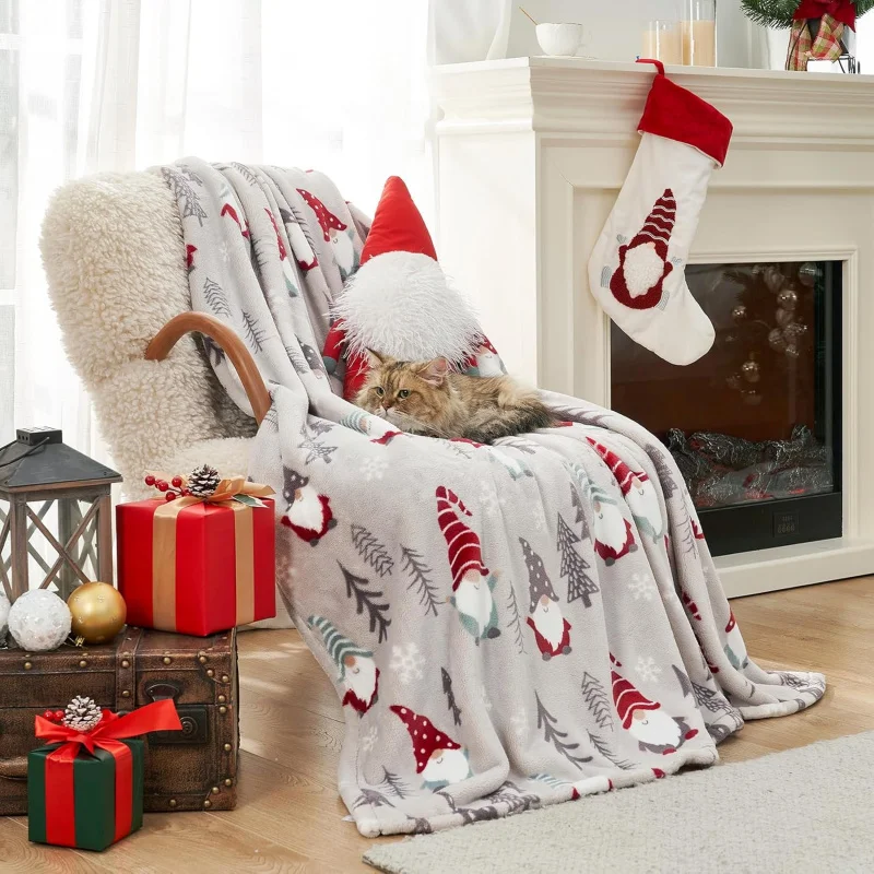 The Christmas blanket is soft and comfortable, suitable for sofas