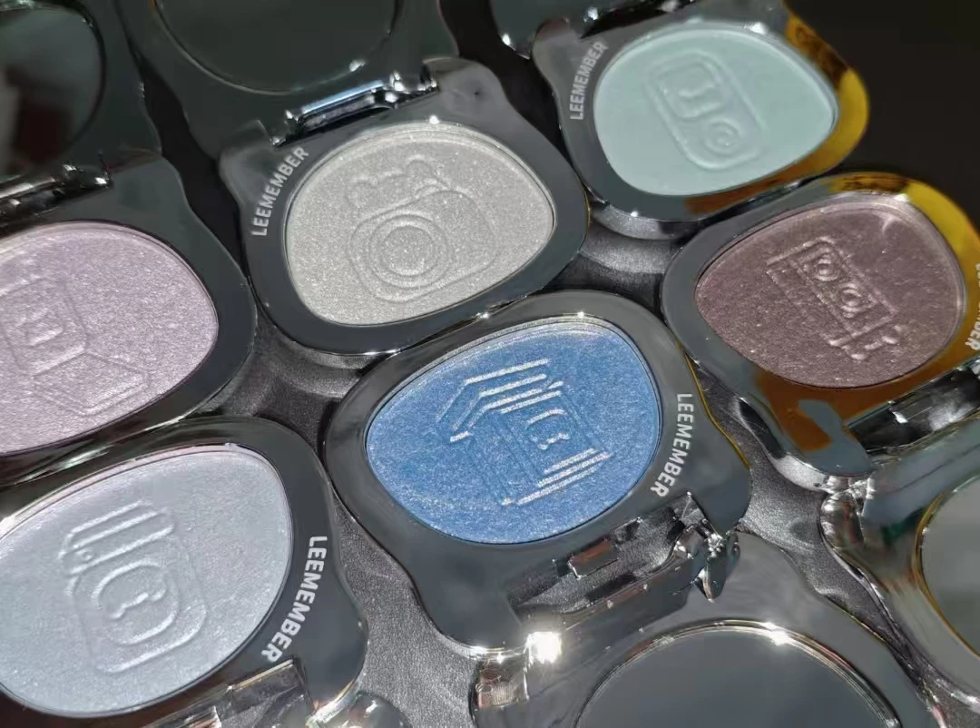 Description Picture 2 of itemLEEMEMBER Eyeshadow High Gloss Satin Powder Glitter Shimmer Metallic Punk Fine Flash Multi-use Longlasting Eye Makeup 6g