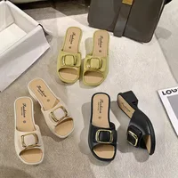 Sandales d'été polyvalentes pour femmes, tongs à semelle épaisse, diapositives d'extérieur durables et antidérapantes pour vêtements de plage et de rue 5