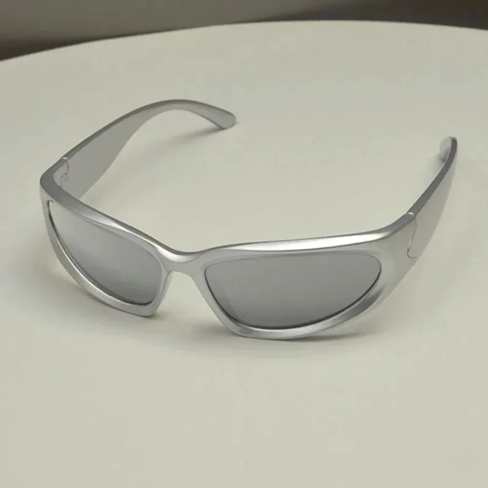 Fashion Vintage Cyberpunk Y2K Sunglasses Men Women Luxury Brand Designer Square Silver Punk Sun Glasses for Female Eyewear UV400