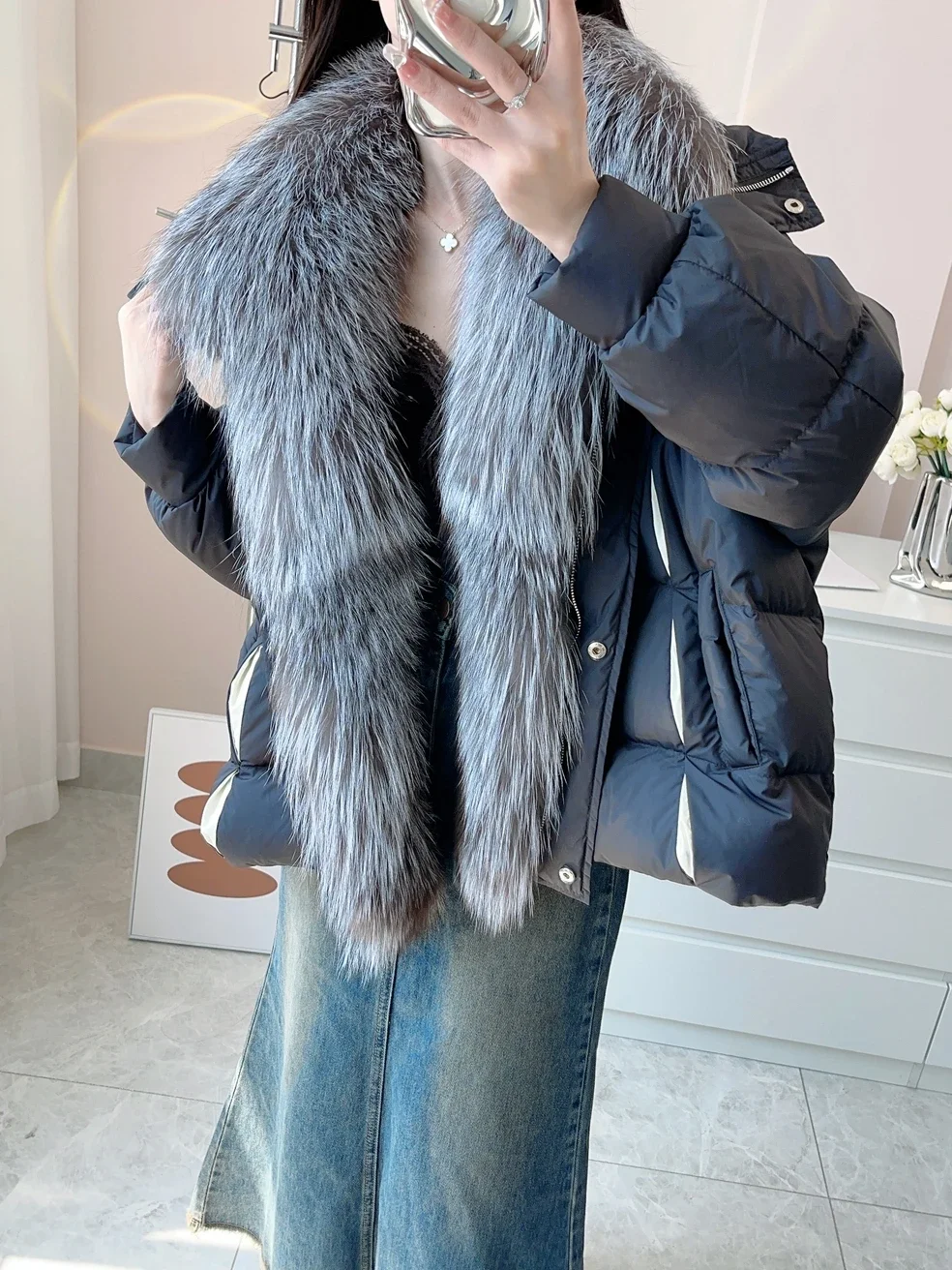 Fashion Big Fur Collar Thick Short Fur Coat Female 2023 Winter New Placket Fox Fur Stitching White Goose Down Down Jacket Women