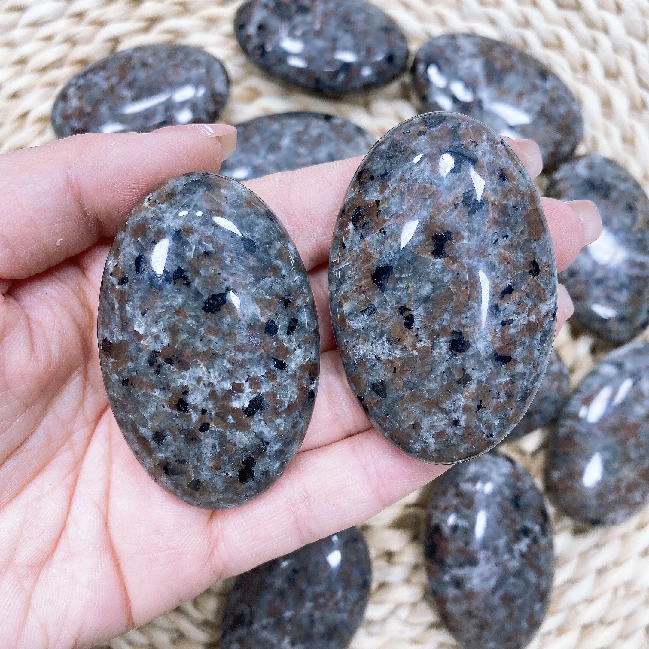 Natural Yooperlite Stone Hot Compress Massage Palm Stone Crystal Health Reiki Healing Fingertip Toy Home Decor Powerful Gift 2