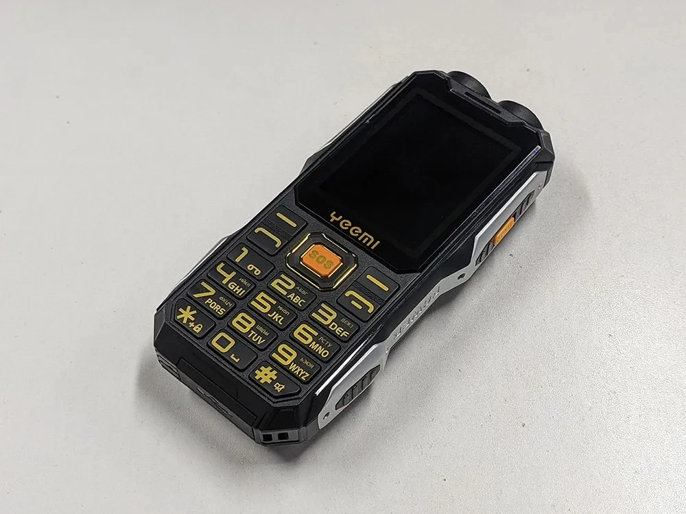 YEEMI Q8 GSM 2G Rugged Phone Big Battery Dual Flashlight 2.4inches HD Screen Dual SIM Mobile Phone Large Button Cellphone view 6