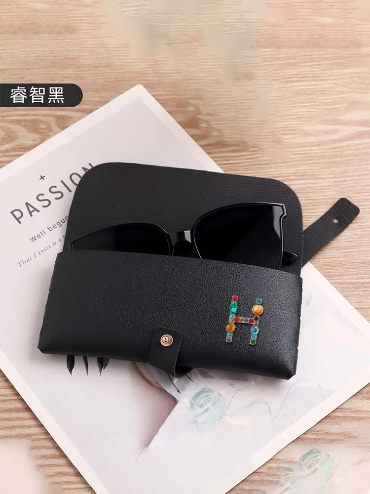 

Customized Durable Eyewear Cases Anti-Stress High-End Look Personalized Customer Name Artistic Letter Decor