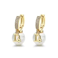 High-end Feeling Light Luxury Trendy Temperament D-letter Atmospheric Earrings 4