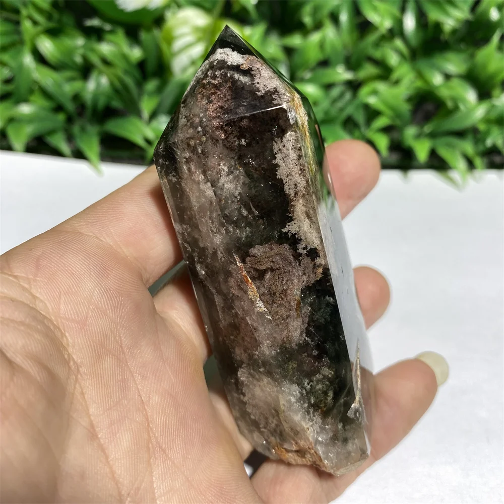 Un Pezzo Di Crystal Stone Minerale, Quarzo Bianco Trasparente Sul Nero - Foto 6
