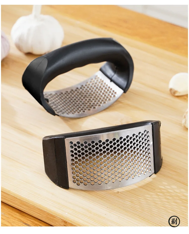 Description Picture 3 of itemStainless Steel Garlic Press Crusher Manual Garlic Mincer Chopping Garlic Tool Fruit Vegetable Tools Kitchen Accessories Gadget