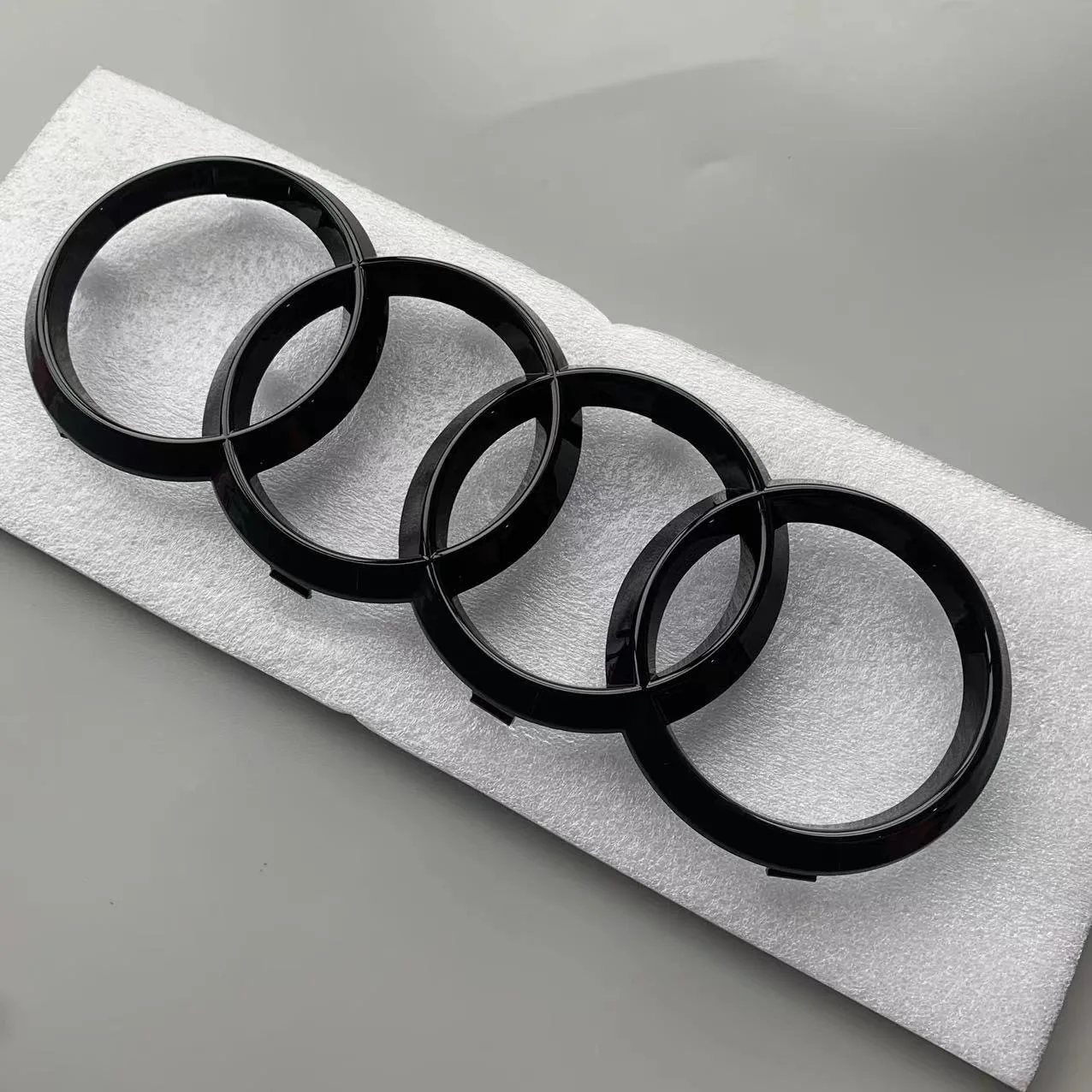 AUDI S4 2020-2024 4 링 로고 ABS 블랙 자동차 후드 전면 그릴 엠블럼 후면 트렁크 배지 스티커 S4 엠블럼 V6T 스티커 액세서리