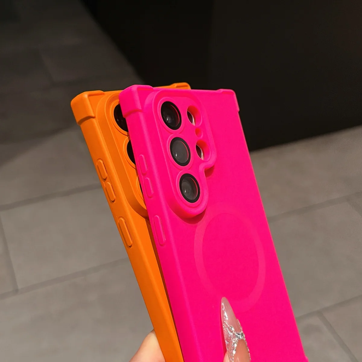 Right Angle Anti-Drop Soft Silicone Shockproof Phone Case with Lanyard and Magnetic Compatibility