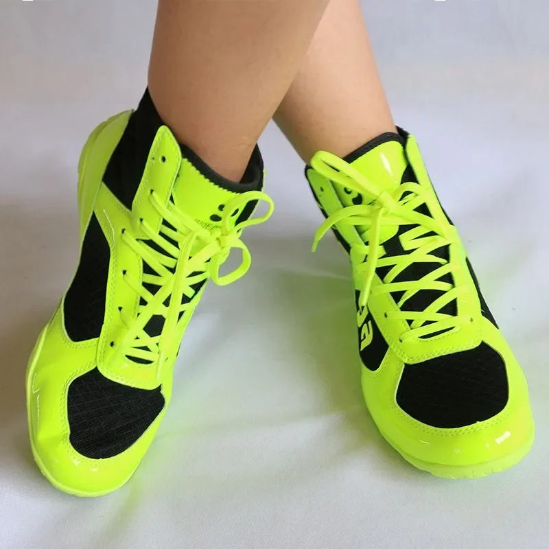 Breathable Soft Sole Fitting Wrestling Shoe High Top Training Lightweight Boxing Shoe Women Indoor Fitness Sneakers