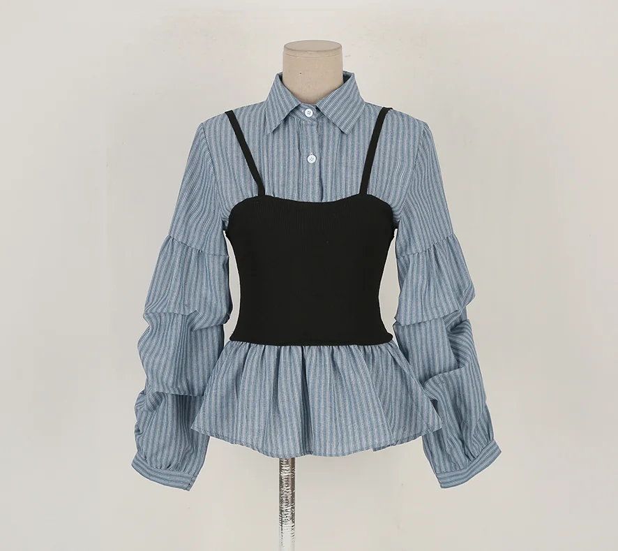 قميص نسائي جديد لربيع 2026 بتصميم مخطط يحدد الخصر وقصة ضيقة مع تصميم كم منفوش وهمي من قطعتين