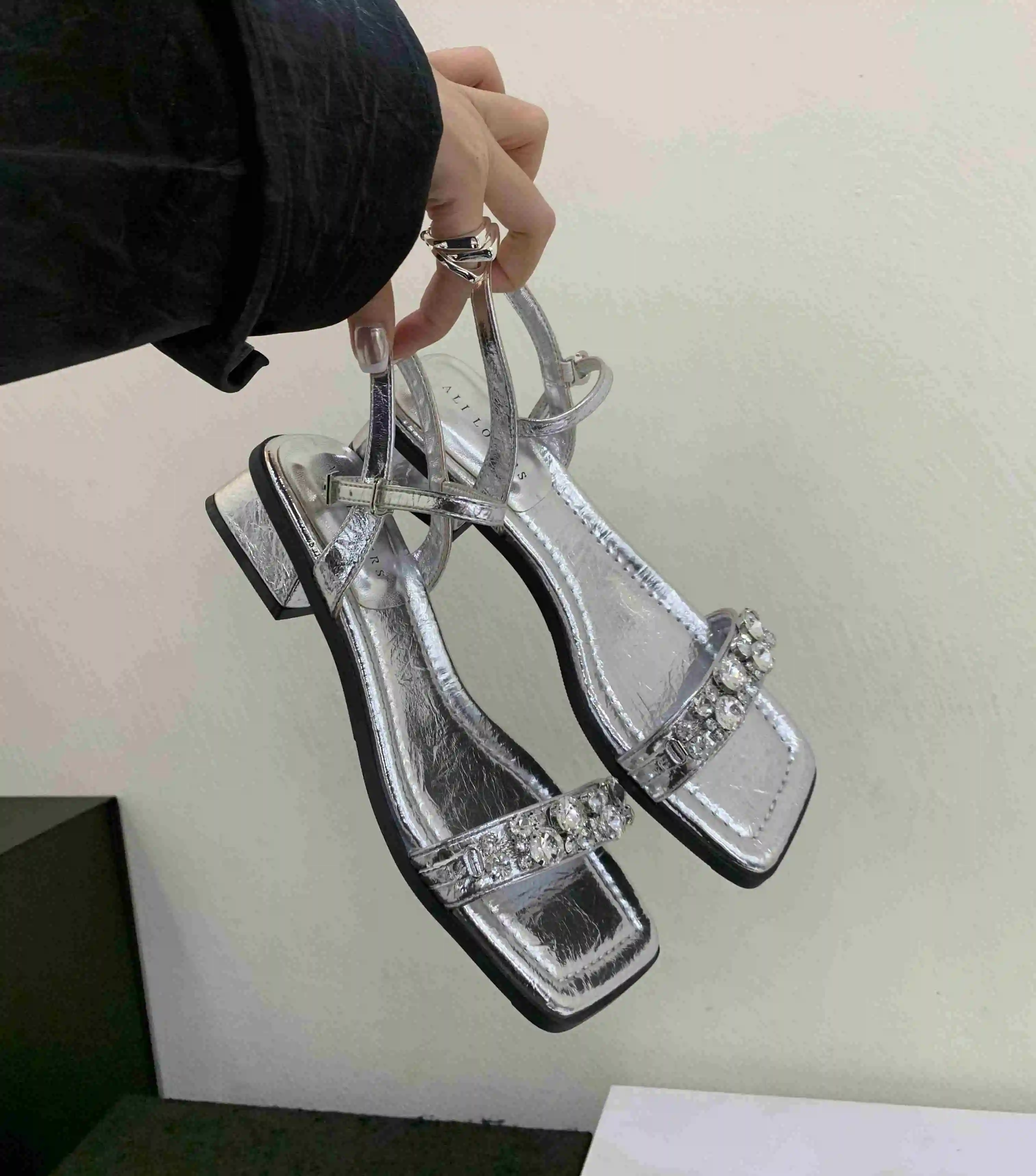 Women's Strappy Open Toe Rhinestone Low Block Chunky Heels Sandals Ankle Buckle Heeled Sandals  for Party Dress