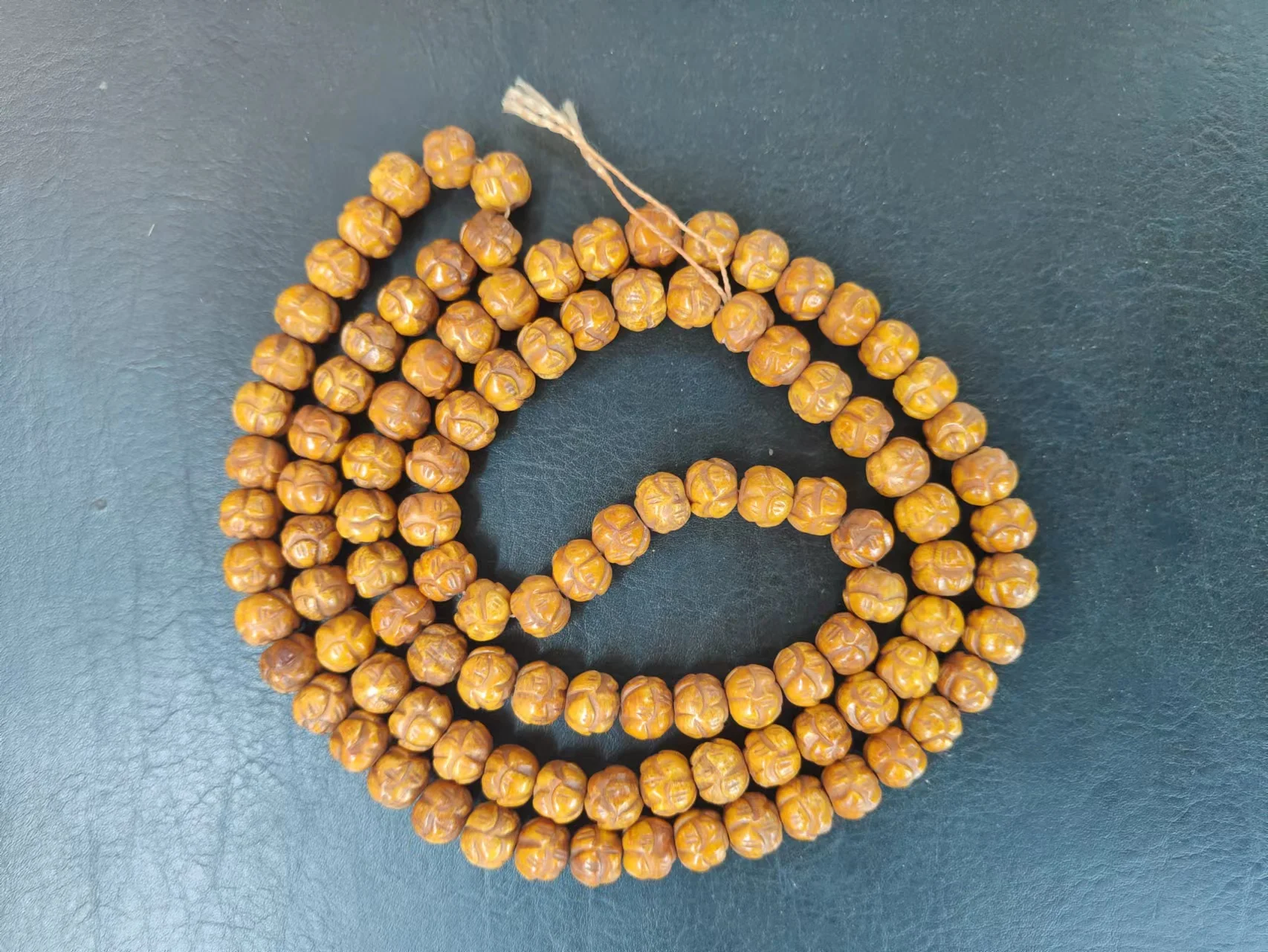 

Antique collection natural bovine bone carved lotus 108 Buddhist beads jewelry bracelet