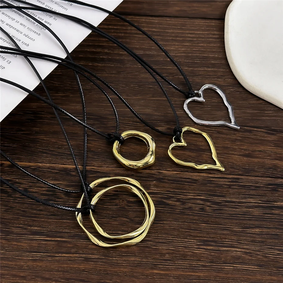 Colar vintage Ingemark com corrente de couro preto trançado e cordão de cera para mulheres, colar com pingente de coração vazado gótico, joia Y2K, novo_voghion.com