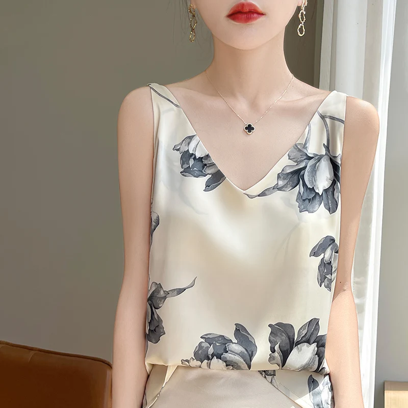 

French Shoulder Straps Paired with Silk Vest, Minimalist Acetate V-neck Versatile Suit Knit Sweater can be Paired with Women To