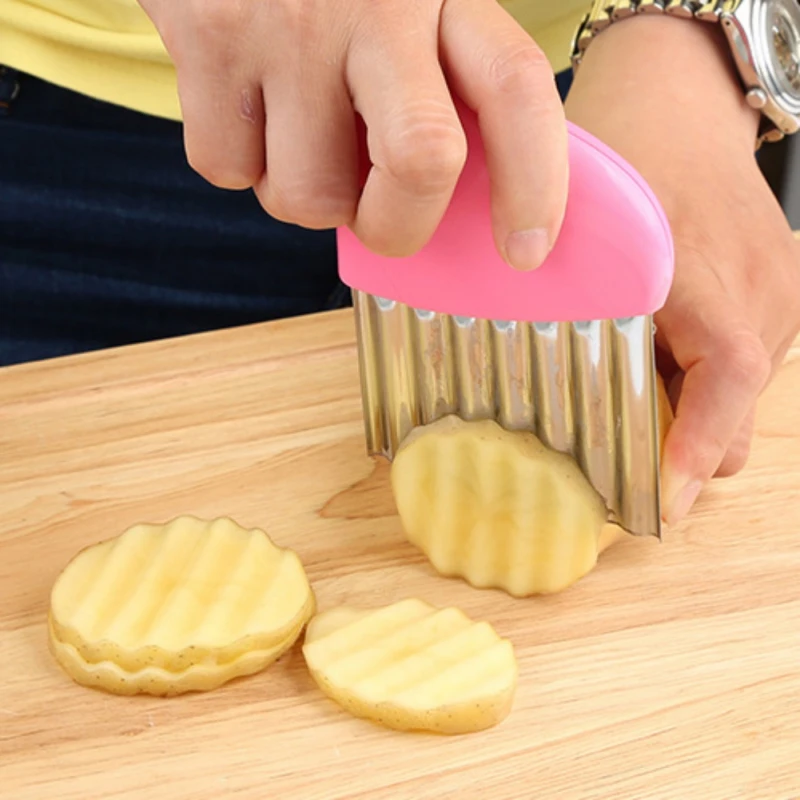 

Crinkle Cutter Stainless Steel Potato Slicer Wavy Crinkle Cutting Chopping Tools with Nonslip Handle for Carrot Veggies