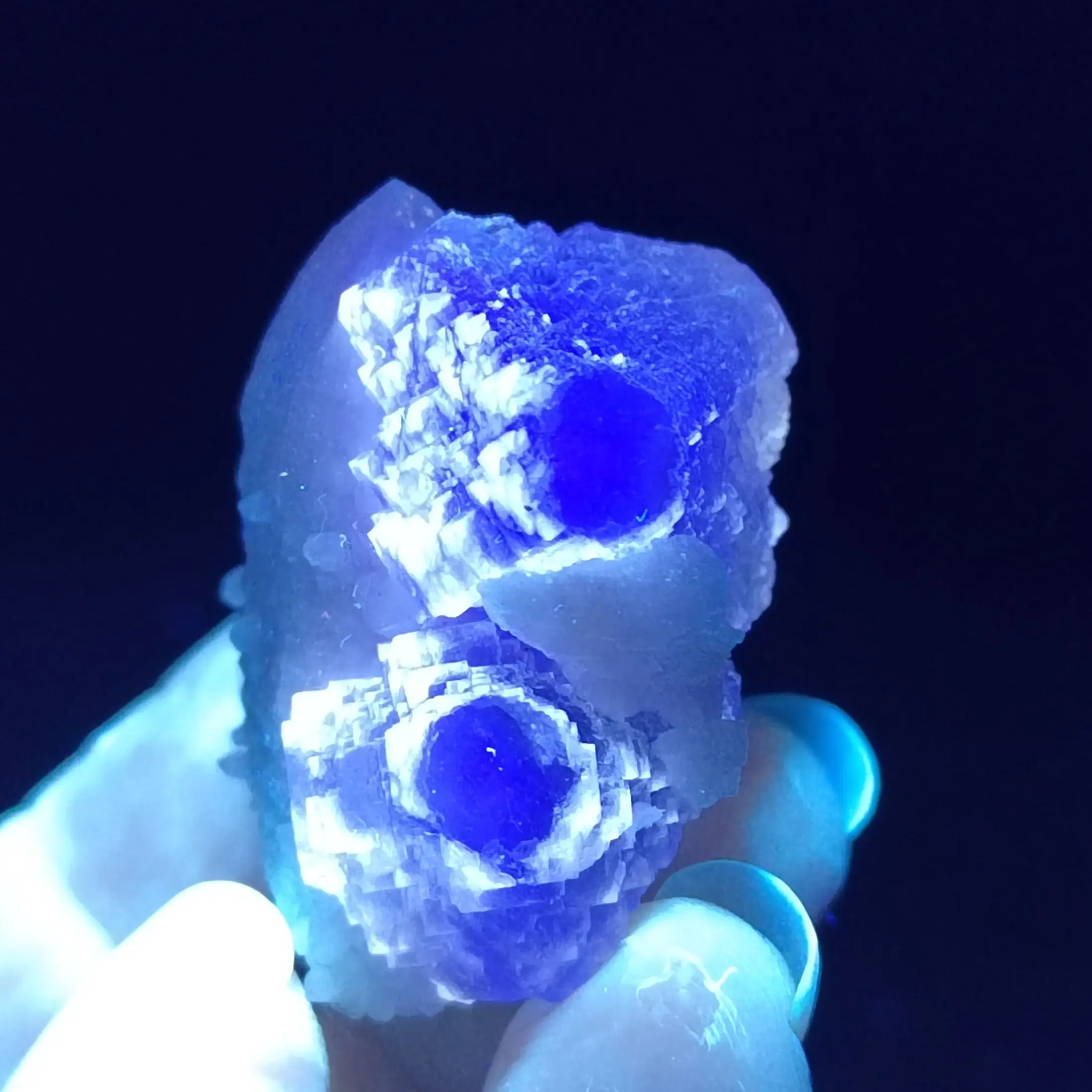 

24,4 натуральный флюорит с зелеными ступенями внутри монгольской глаз и образец кристаллического минерала кварцевый домашний декор