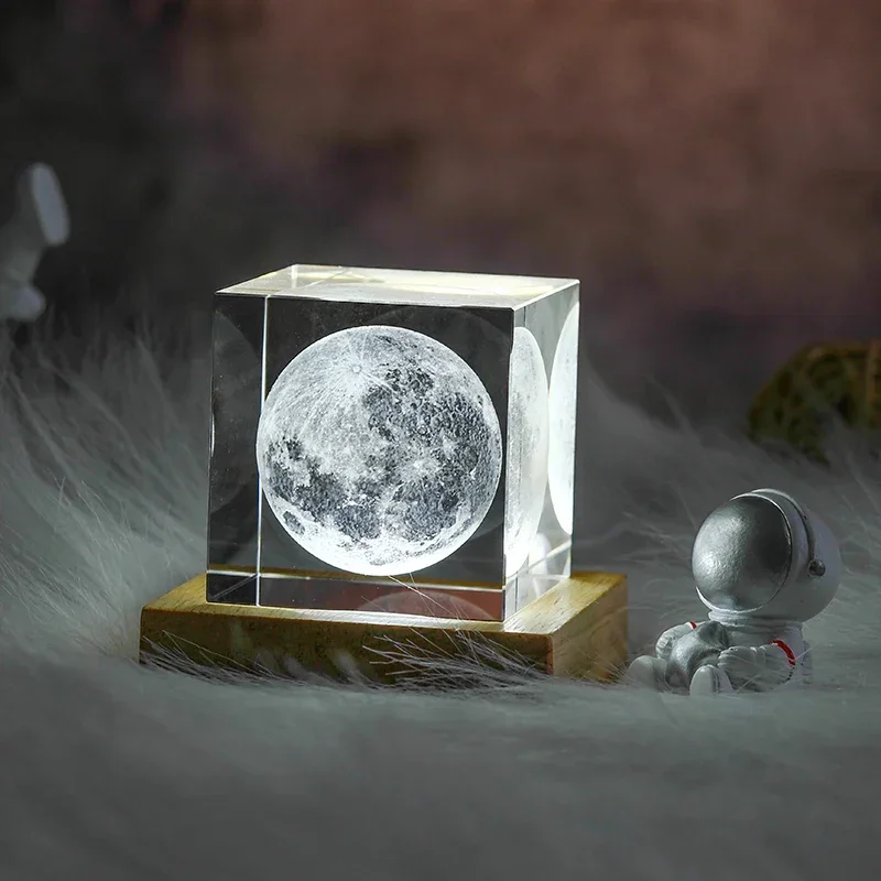 

Creative cube crystal astronaut ornaments to send girls girlfriends night light decoration moon Christmas birthday gift