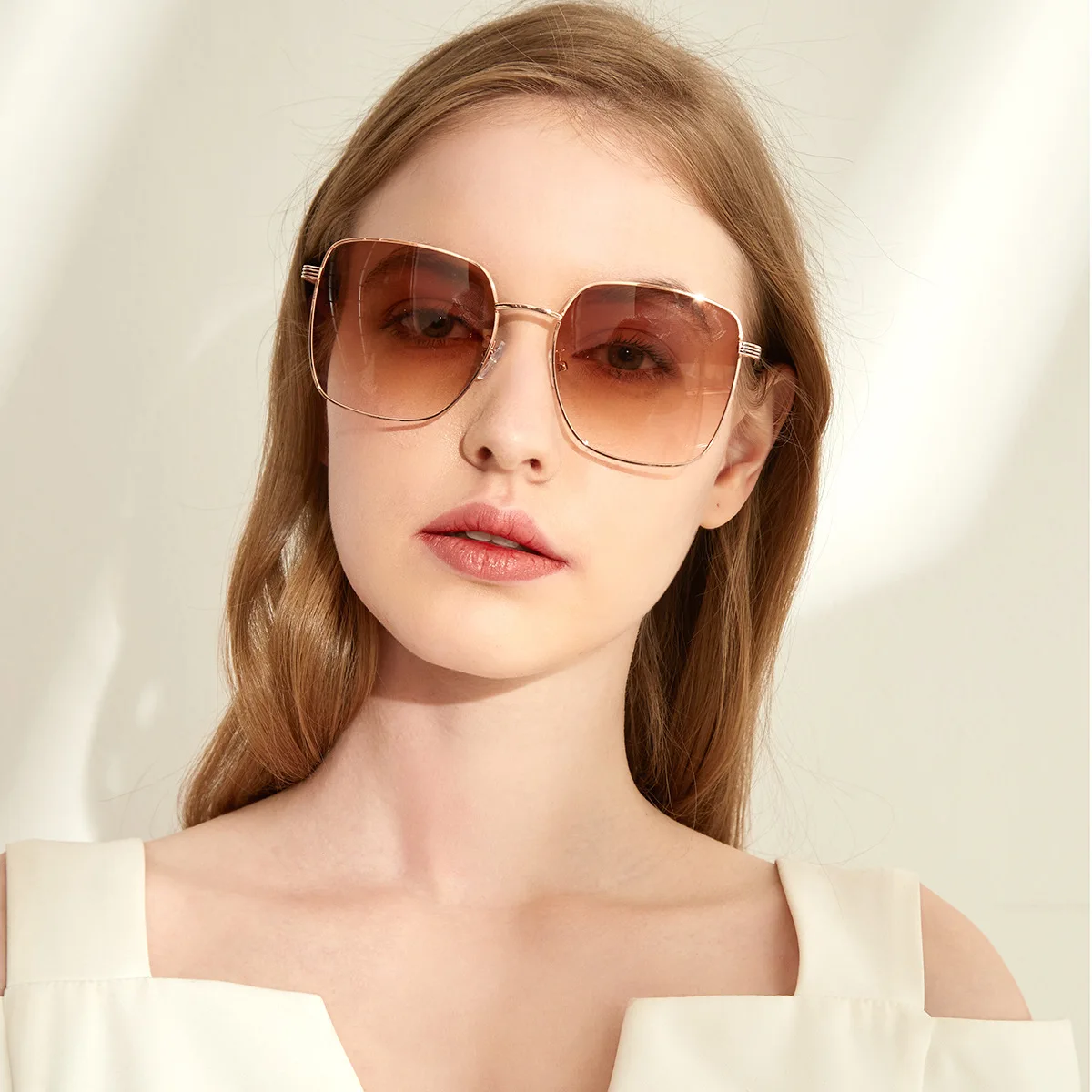 

European American Style Sunglasses for Women Alloy Frame Square Shape Male Female Sun Glasses Driving Travelling Sunglass