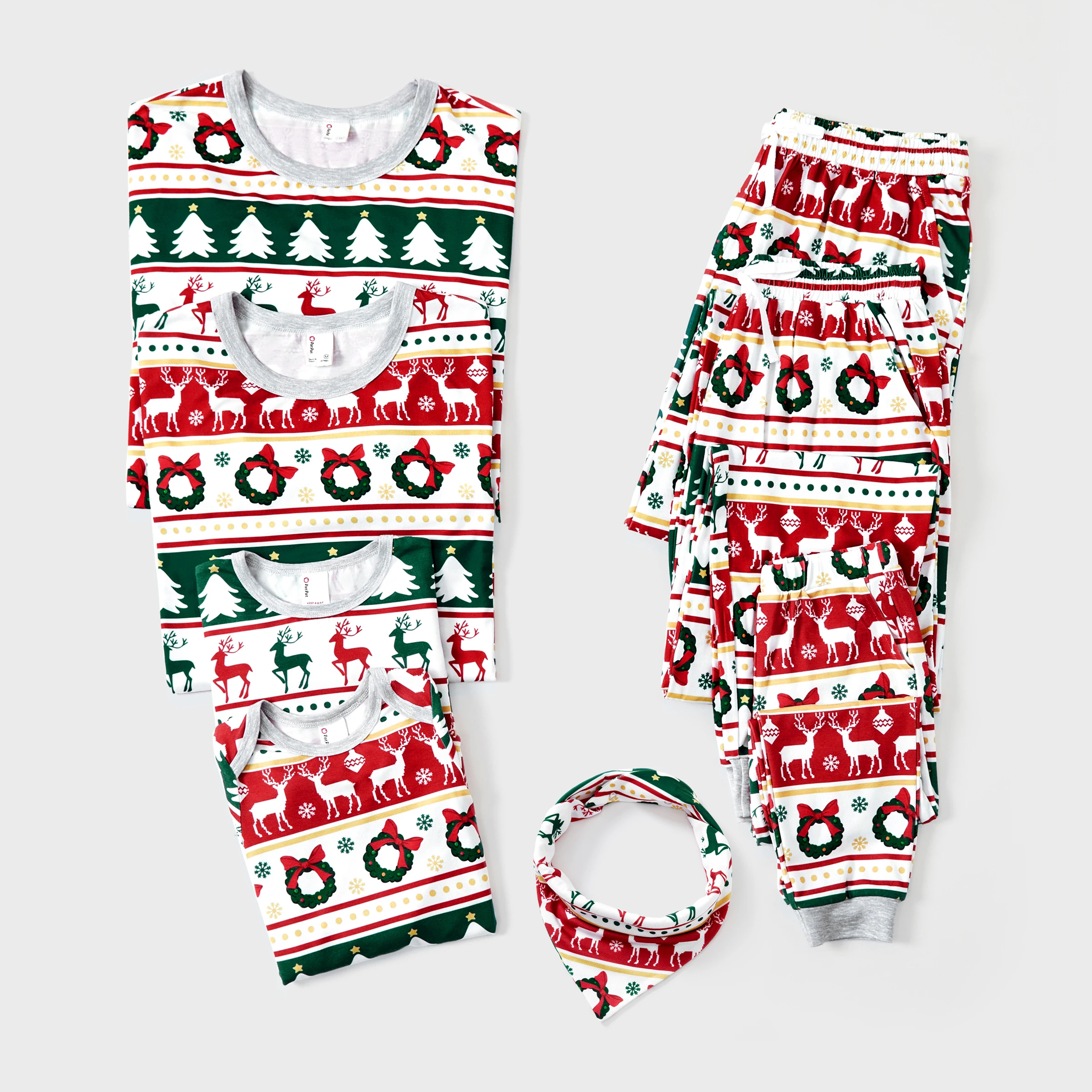thumbnail image 1 of Conjuntos de pijamas navideños a juego para toda la familia con estampado de renos y árboles, 1 of 5