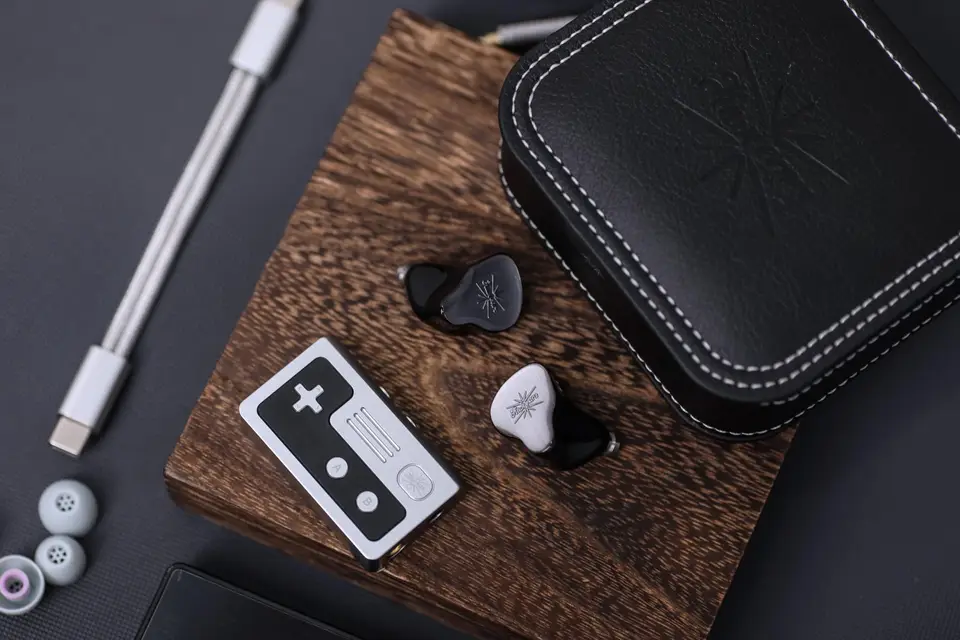 Kiwi Ears KE4 インイヤーモニター 2DD+2BA ハイブリッドイヤホン