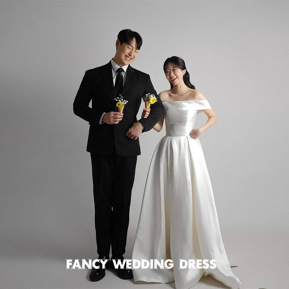 

Fancy Simple Ivory Off Shoulder Wedding Dress Korea Women ID Photo Shoot A Line Satin Bridal Gown Short Sleeve 웨딩드레스 Custom Made