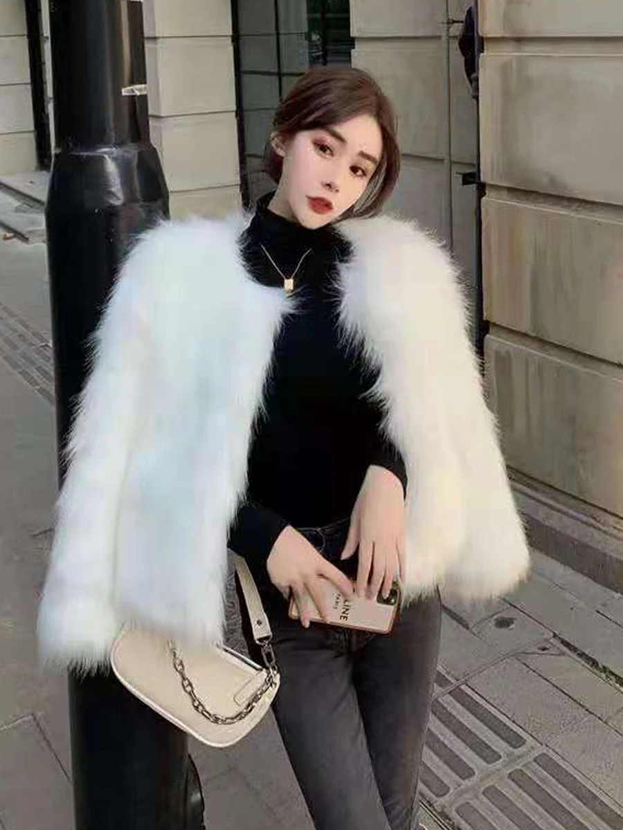Korean Style Fashion Long Sleeve V-neck Women's Faux Fur Coat 2023 Winter Solid Color Faux Fox Fur Pocket Slim Fit Short Coat