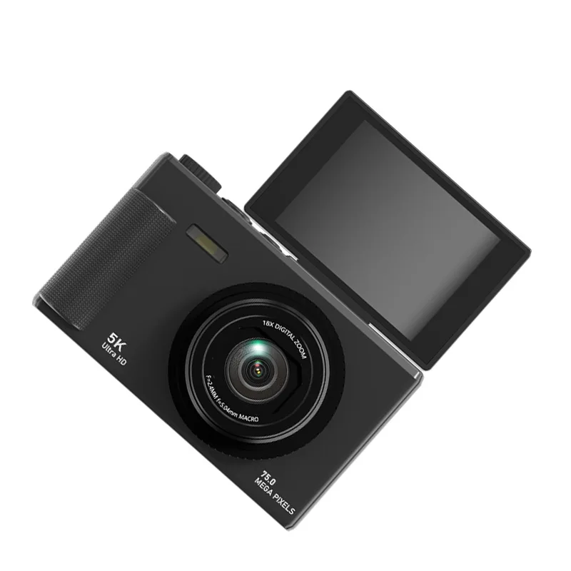 Caméra d'action 75MP 5K Ultra HD avec zoom 18X et stabilisation fixée sur un casque, prête pour le sport.