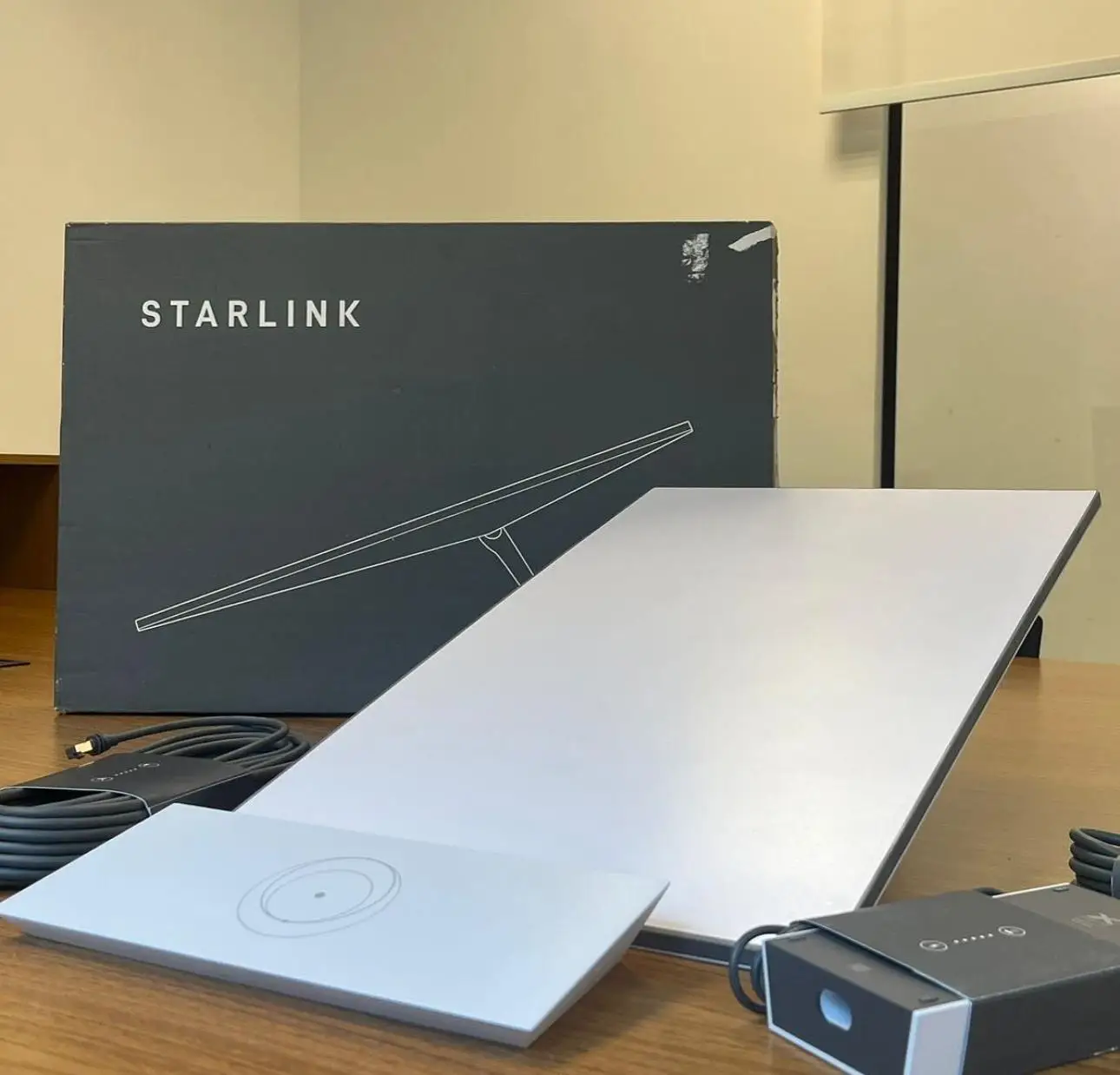 ルーター・ネットワーク機器 SpaceX 02533010-504 Starlink StandardKit SpaceX Starlink Standard Kit 02533010-504 AC100-240V – WAFUU