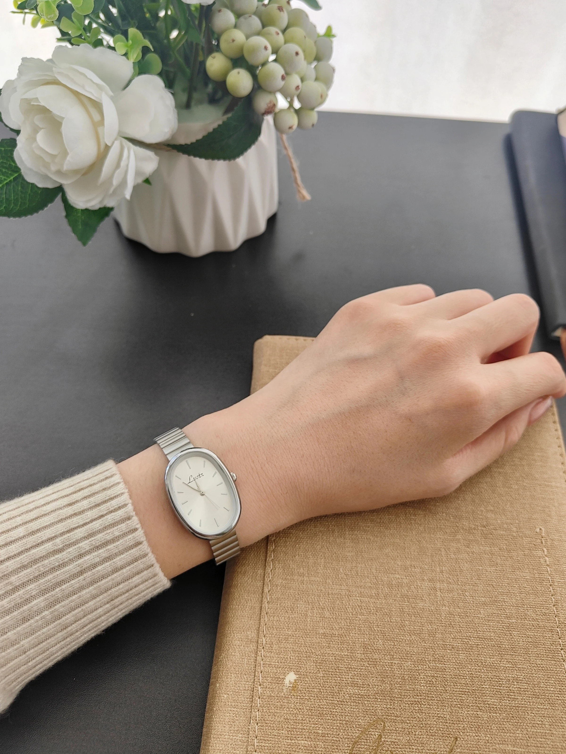 1 Piece of New Fashion Gold Bracelet Women's Watch Retro Luxury Fashion Simple Elegant Accessible Luxury Elegant Versatile Watch Women's Quartz Watch 5