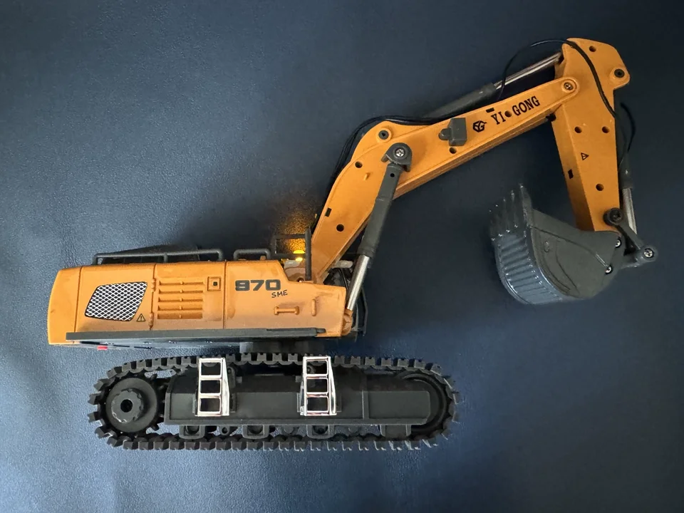 Upgraded version Mini excavator RC 1/50 970 520 Boy Remote