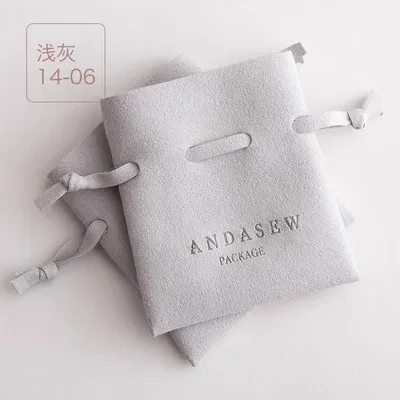 thumbnail image 1 of 100 Uds. Bolsas de joyería de terciopelo con diseño de logotipo personalizado, embalaje para pequeñas empresas, pendientes de anillo de microfibra con cordón, bolsas de regalo para dulces, 1 of 5