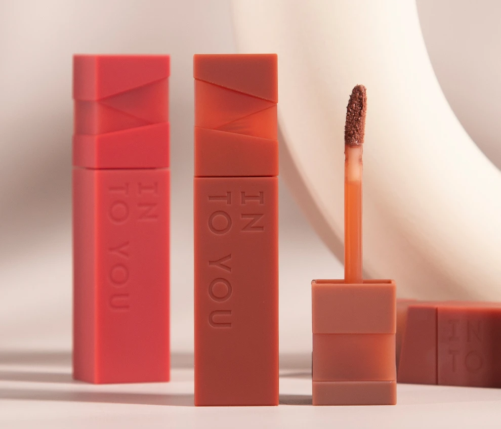 

Матовая бархатная губная помада с эффектом потертости