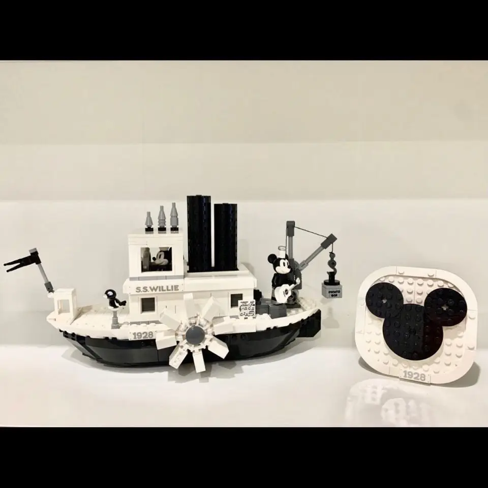 

Disney Steamboat Willie Ship 21317 Steam Boat Mickey Series Mouse Creators Friends Building Block Bricks Model Kid Toys Boy Gift